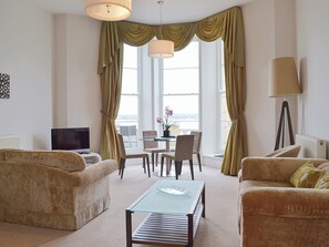 TV - This ground floor apartment is close to Torquay’s harbour, as well as Paignton. (Torquay)