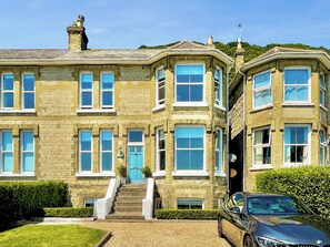Exterior - 2 bedroom accommodation in Ventnor (Ventnor)