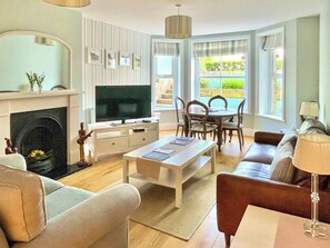 TV - 2 bedroom accommodation in Ventnor (Ventnor)