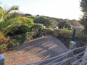 Property grounds - 3 bedroom accommodation in Ventnor (Ventnor)