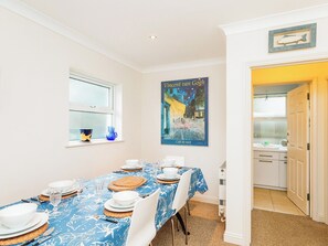 Dining - 3 bedroom accommodation in Ventnor (Ventnor)