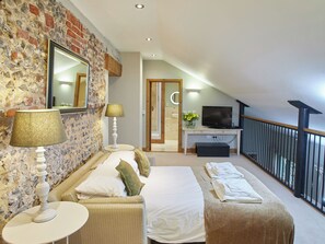 4 bedrooms, free WiFi - The Straw House - UKC3676 (Tattersett, near Fakenham)