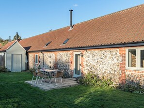 Outdoor dining - The Piggery - UKC3680 (Tattersett, near Fakenham)