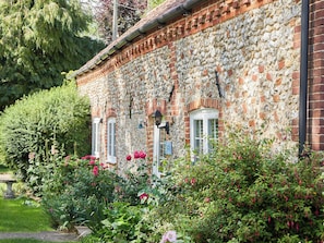 Property grounds - The Old Dairy - UKC3683 (Tattersett, near Fakenham)