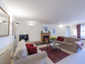TV, fireplace - 3 bedroom accommodation in Edinburgh (Edinburgh)