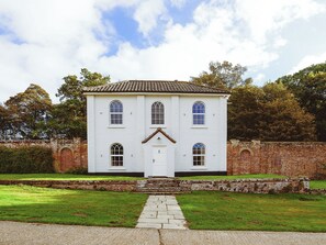 Exterior - 3 bedroom accommodation in Worstead, near North Walsham (Worstead, near North Walsham)