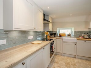 Dishwasher, high chair - Gardener's Cottage - UKC3948 (Chilcombe, near Bridport)