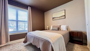 2 bedrooms, iron/ironing board, free WiFi, bed sheets