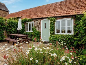 Outdoor dining - Milkmaids Cottage - UKC3951 (Chilcombe, near Bridport)