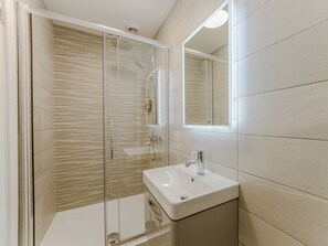 Towels - 5 bedroom accommodation in Gwbert, near Cardigan (Gwbert, near Cardigan)