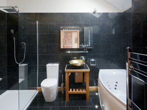 Towels - 1 bedroom accommodation in Marhamchurch, near Bude (Marhamchurch, near Bude)