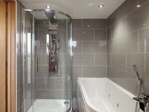 Towels - 1 bedroom accommodation in Marhamchurch, near Bude (Marhamchurch, near Bude)