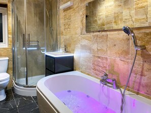 Towels - 1 bedroom accommodation in Marhamchurch, near Bude (Marhamchurch, near Bude)