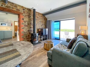 TV - 1 bedroom accommodation in Marhamchurch, near Bude (Marhamchurch, near Bude)