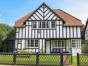 Exterior - 3 bedroom accommodation in Thorpeness, near Aldeburgh (Thorpeness, near Aldeburgh)
