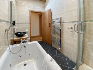 Towels - 1 bedroom accommodation in Marhamchurch, near Bude (Marhamchurch, near Bude)
