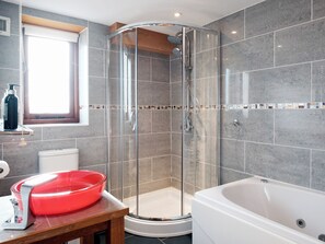 Towels - 1 bedroom accommodation in Marhamchurch, near Bude (Marhamchurch, near Bude)