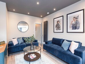 Living area - 3 bedroom accommodation in Shrewsbury (Shrewsbury)