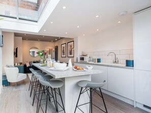 Dishwasher - 3 bedroom accommodation in Shrewsbury (Shrewsbury)
