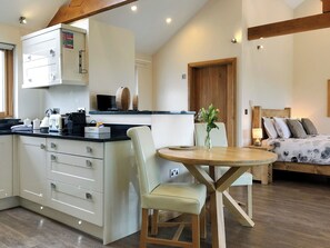 Dining - 1 bedroom accommodation in Marhamchurch, near Bude (Marhamchurch, near Bude)