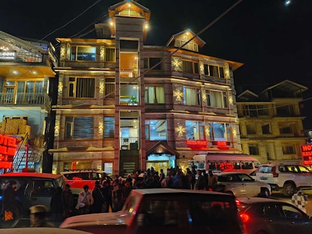 Exterior. Hotel Kasol Inn
