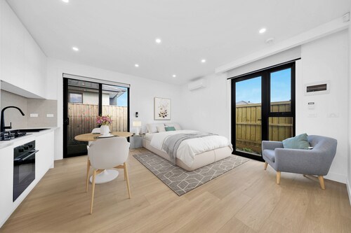 Enjoy New Modern Luxury Stay -1 Bedroom Studio With Full Amenities