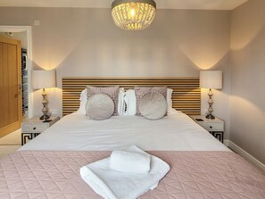 4 bedrooms, free WiFi - A stunning luxury holiday home with a swim spa to enjoy too. (Dunholme, near Lincoln)