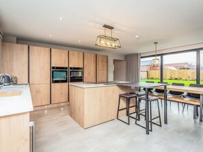 Dishwasher, high chair - 4 bedroom accommodation in Dunholme, near Lincoln (Dunholme, near Lincoln)