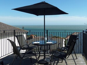 Outdoor dining - 3 bedroom accommodation in Ventnor (Ventnor)