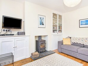 TV, fireplace - 3 bedroom accommodation in Ventnor (Ventnor)