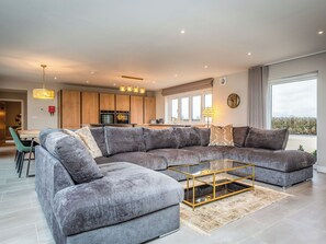 TV, fireplace - The Sycamores - UKC4616 (Dunholme, near Lincoln)