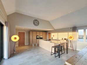 Dishwasher, high chair - The Willows - UKC4617 (Dunholme, near Lincoln)