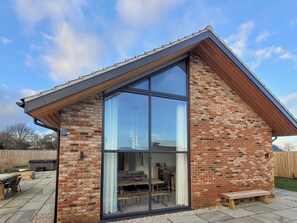 Outdoor dining - Castle Hill Barn - UKC4647 (Dunholme, near Lincoln)