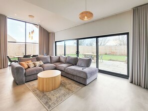Living area - Castle Hill Barn - UKC4647 (Dunholme, near Lincoln)