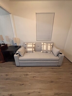 Unclassified image, 4 of 13, button - 2-bedroom house in fabulous Bacliff with AC and comfort (Bacliff)