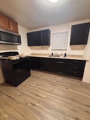 Unclassified image, 5 of 13, button - 2-bedroom house in fabulous Bacliff with AC and comfort (Bacliff)