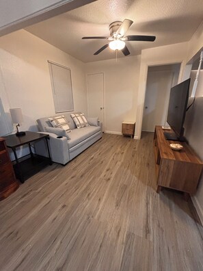 Unclassified image, 2 of 13, button - 2-bedroom house in fabulous Bacliff with AC and comfort (Bacliff)