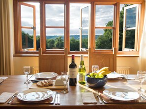 Dining Area | Cobnut Cottage - Heath Farm Holiday Cottages, Swerford, near Chipping Norton - Cobnut Cottage - UKC4655 (Swerford, near Chipping Norton)