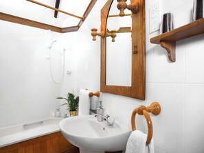 Towels - Hazelnut Cottage - UKC4656 (Swerford, near Chipping Norton)