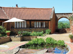 Outdoor dining - Hazelnut Cottage - UKC4656 (Swerford, near Chipping Norton)