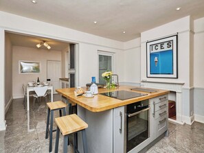 Private kitchen - 3 bedroom accommodation in Cowes (Cowes)