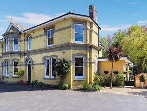 Exterior - 5 bedroom accommodation in Shanklin (Shanklin)