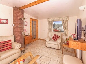 TV, fireplace - Greyfield Farm - Mendip Magic-UKC4672 (High Littleton)