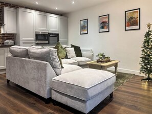 TV - 2 bedroom accommodation in Settle (Settle)