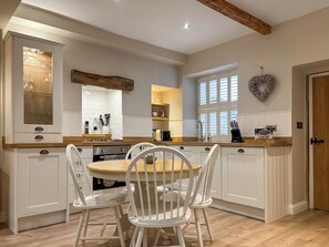 Dishwasher, high chair - 3 bedroom accommodation in Skipton (Skipton)