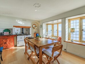 Dining - 4 bedroom accommodation in Lyme Regis (Lyme Regis)