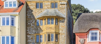 4 bedroom accommodation in Lyme Regis