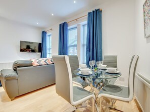 Dining - Armstrong Apartments 1A (Newcastle Upon Tyne)