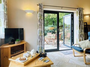 TV - The Coach House - UKC4700 (Kenilworth)