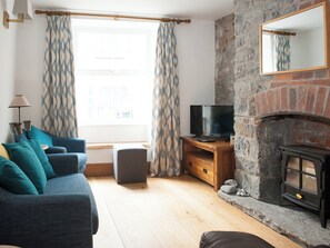 TV - Jurassic House - UKC4712 (Lyme Regis)
